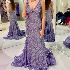 Stunning size 4 NEVER worn Jovani prom dress.